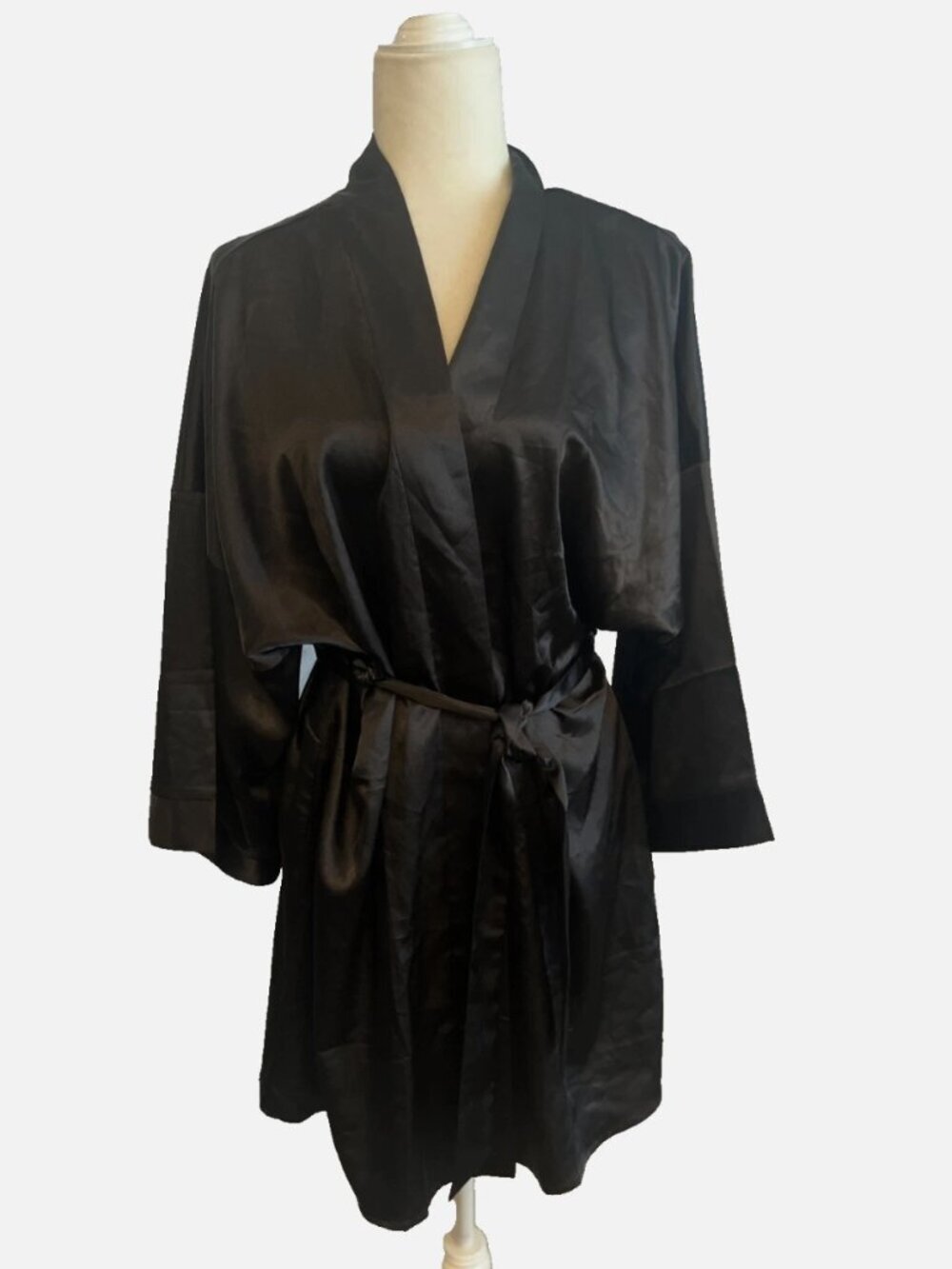 Adore me NWT women’s black satin belted, short robe, size small